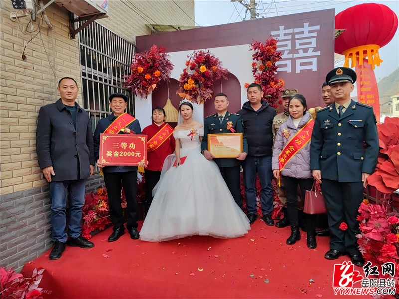 婚礼现场为高鸿送上喜报_副本.jpg