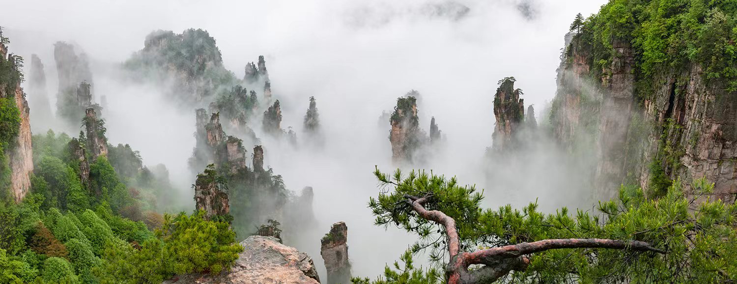 千峰岩  摄影：覃文乐.jpg