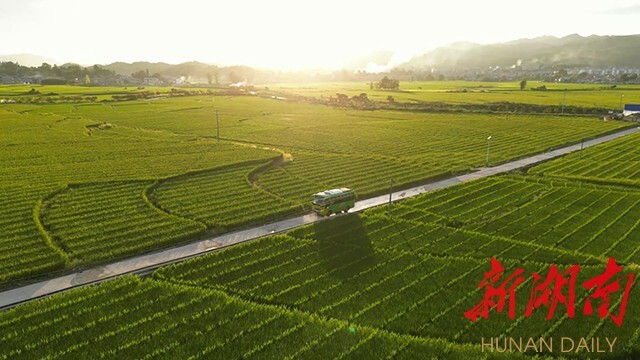 会同建制村公交车通畅率100%，成功创建全省第二批城乡客运一体化示范县