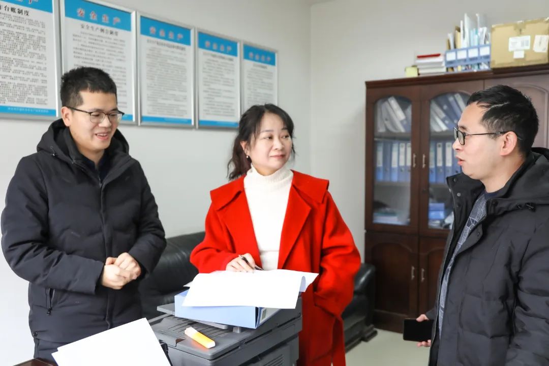 图3:李晓庆在伍家岭街道指导安全生产工作.jpg 图3:李晓庆在伍家岭街道指导安全生产工作.jpg