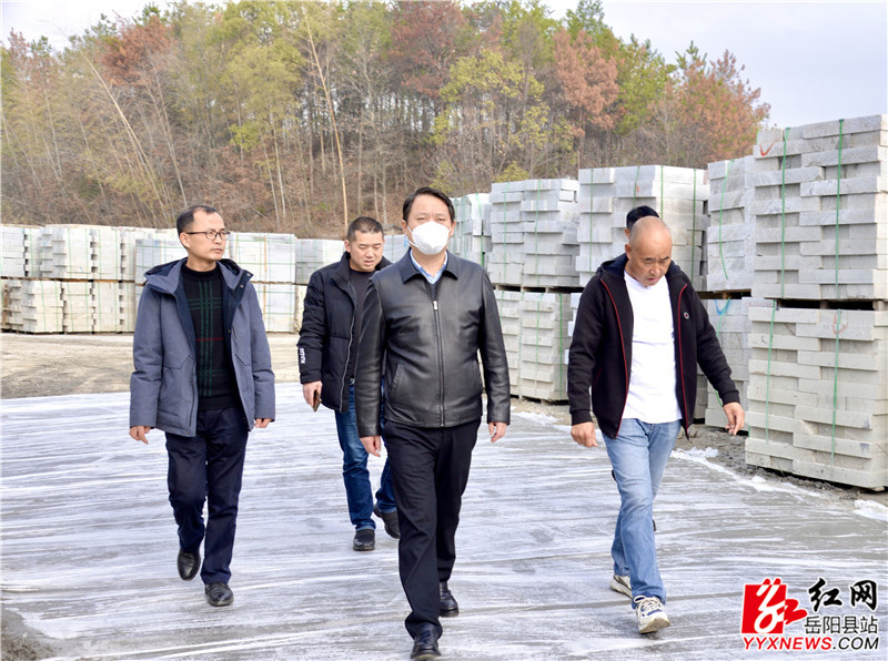 吴光文在公田镇闽瑞石业有限公司督导安全生产工作_副本.jpg