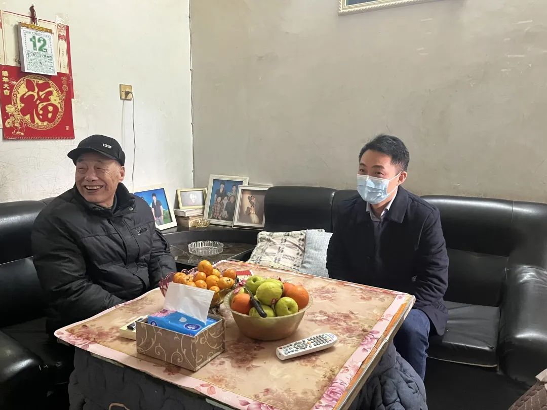 公共服务平台>其他新闻>魏翔先后到退休老干部陈隆财,于乾政,王承荣