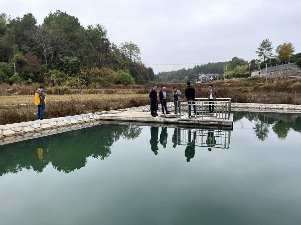 现场考察.jpg
