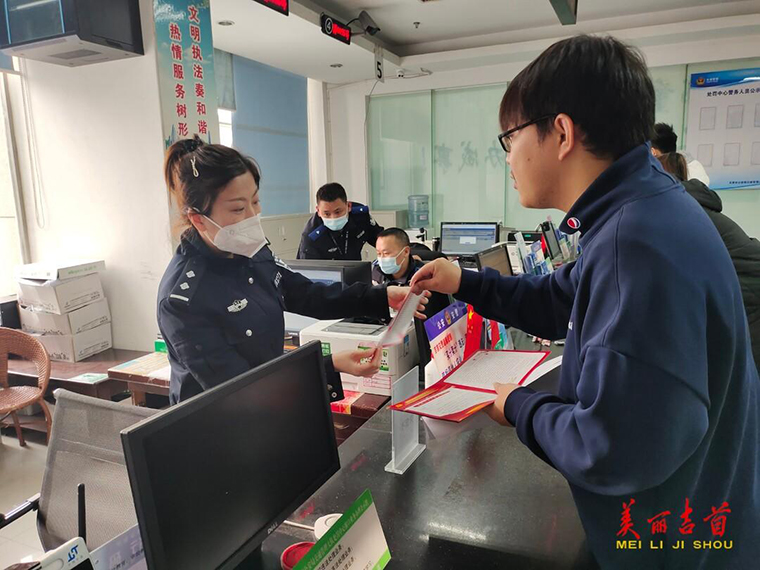 吉首市行政审批服务局开展廉洁文化宣传活动2.jpg
