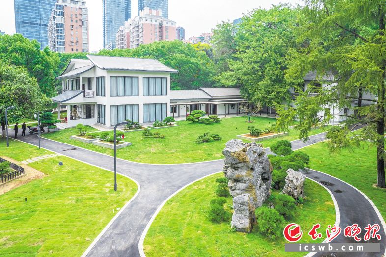 　　芳草园充分利用园内历史闲置建筑，改造建设了“潇湘忠魂”专题展厅、“潇湘红韵”演绎厅、研讨中心三处廉洁文化教育场。除署名外均为湖南烈士公园管理处供图