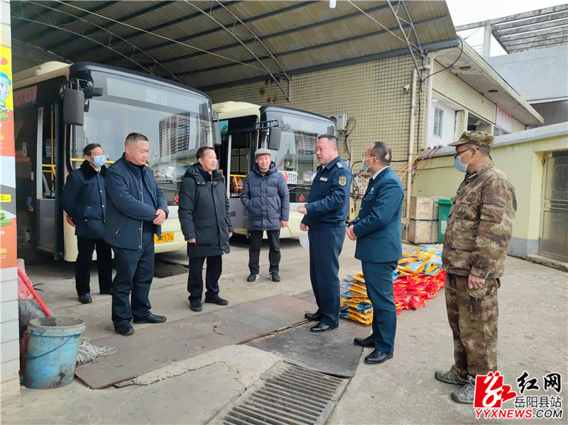 慰问公司职工_副本.jpg