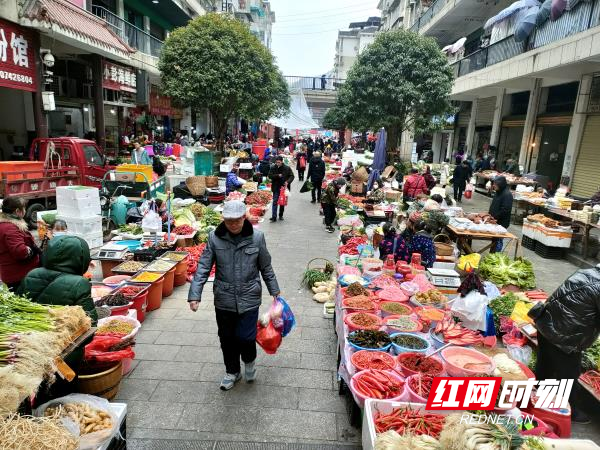 农贸市场种类齐全，货源充足。.jpg