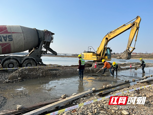 湖南水文：寒冬腊月施工忙 项目建设“加速跑”2.jpg