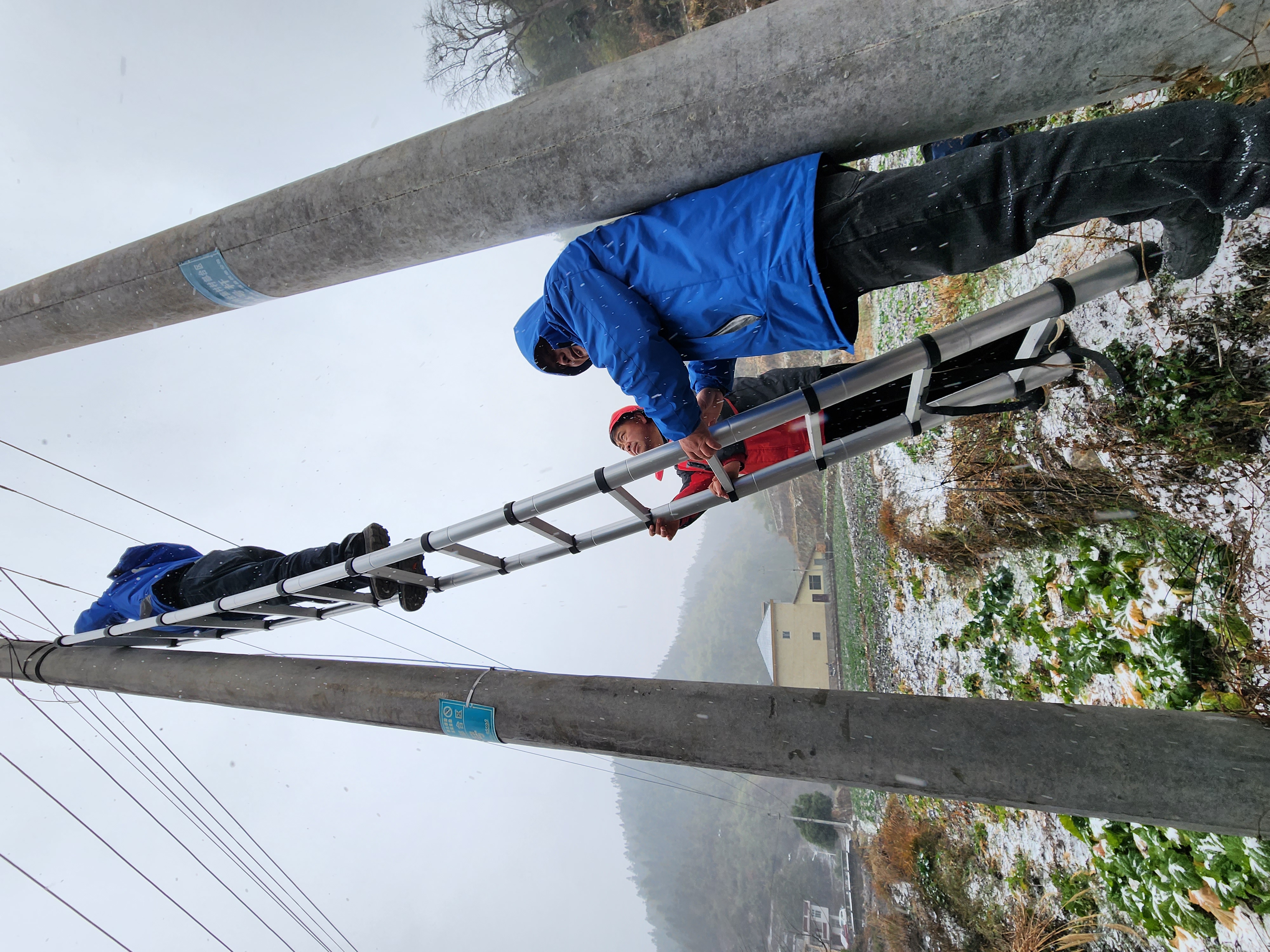 溆浦：踏雪开通网络.jpg