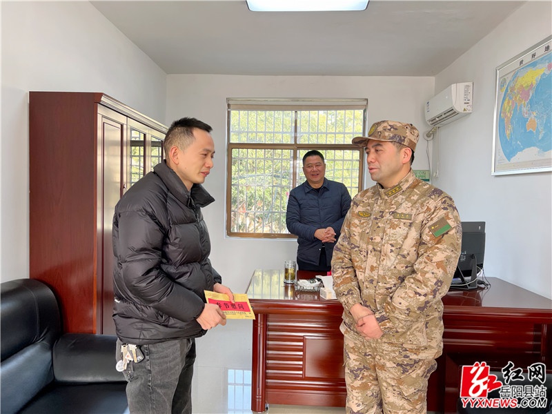 慰问退伍军人廖磊_副本.jpg