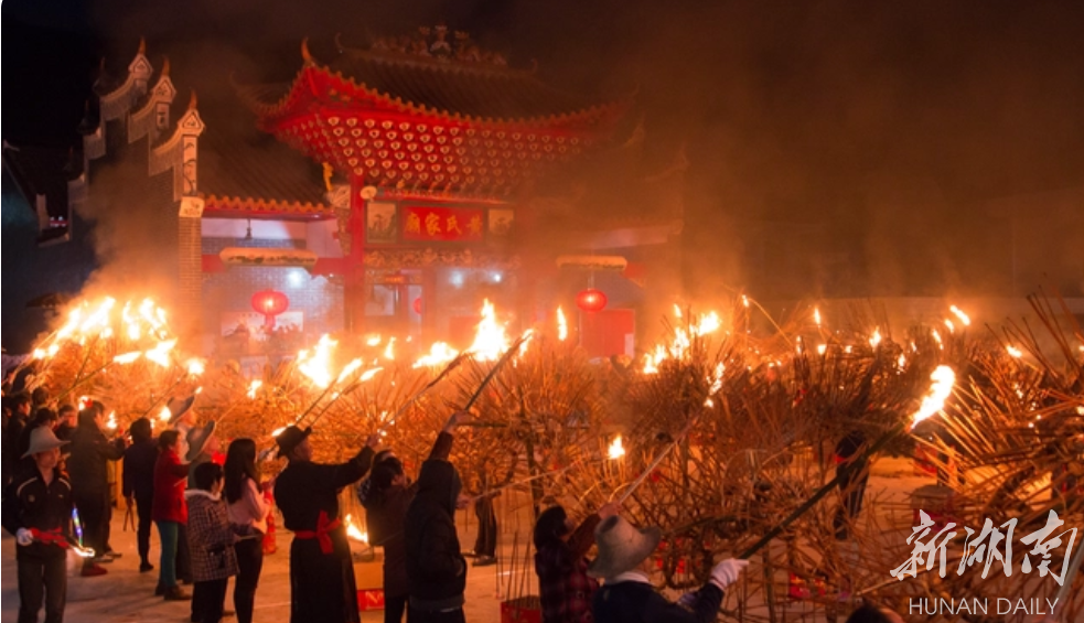 新春走郴州丨大年初三，汝城香火龙“舞”起来，带来红红火火日子