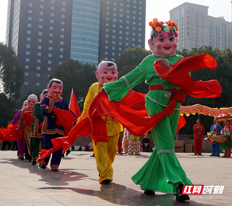 20230125大年初四五岭广场同心桥村舞龙拜年31.jpg