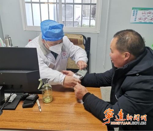 宁远卫健人用“敬业福”换百姓“健康福”2_副本500.jpg