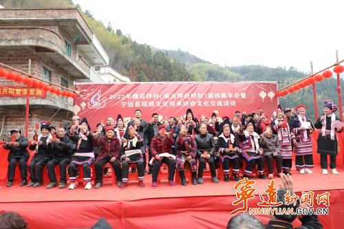 （新春走基层）宁远：小山村办年会 建设美好瑶乡2_副本500.jpg