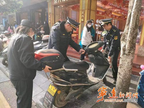 【春节我在岗】宁远：节后第一天 城管干劲足2_副本500.jpg