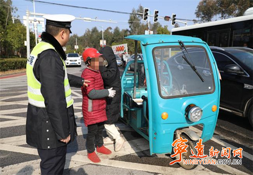 宁远交警“四强化”圆满完成春节假期道路交通安保工作2_副本500.jpg