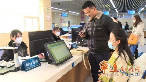 宁远：新春上班第一天 政务服务优质高效更便民_副本500.jpg