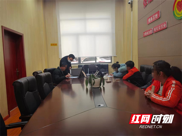 双方当事人在调解协议上签字.jpg
