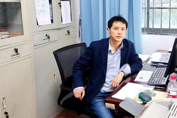 龙永干_副本.jpg 龙永干_副本.jpg