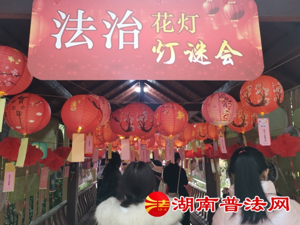 北湖区司法局开展“迎元宵法治灯谜会”法治宣传活动2_副本.jpg