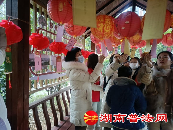北湖区司法局开展“迎元宵法治灯谜会”法治宣传活动4_副本.jpg