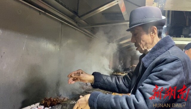湖南日报“深度” | 岳阳烧烤，凭什么笑傲江湖
