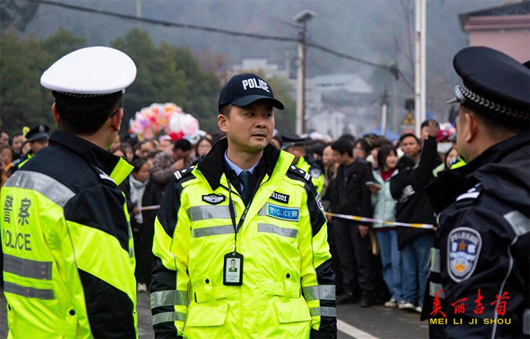 吉首公安圆满完成元宵节系列安保任务2.jpg