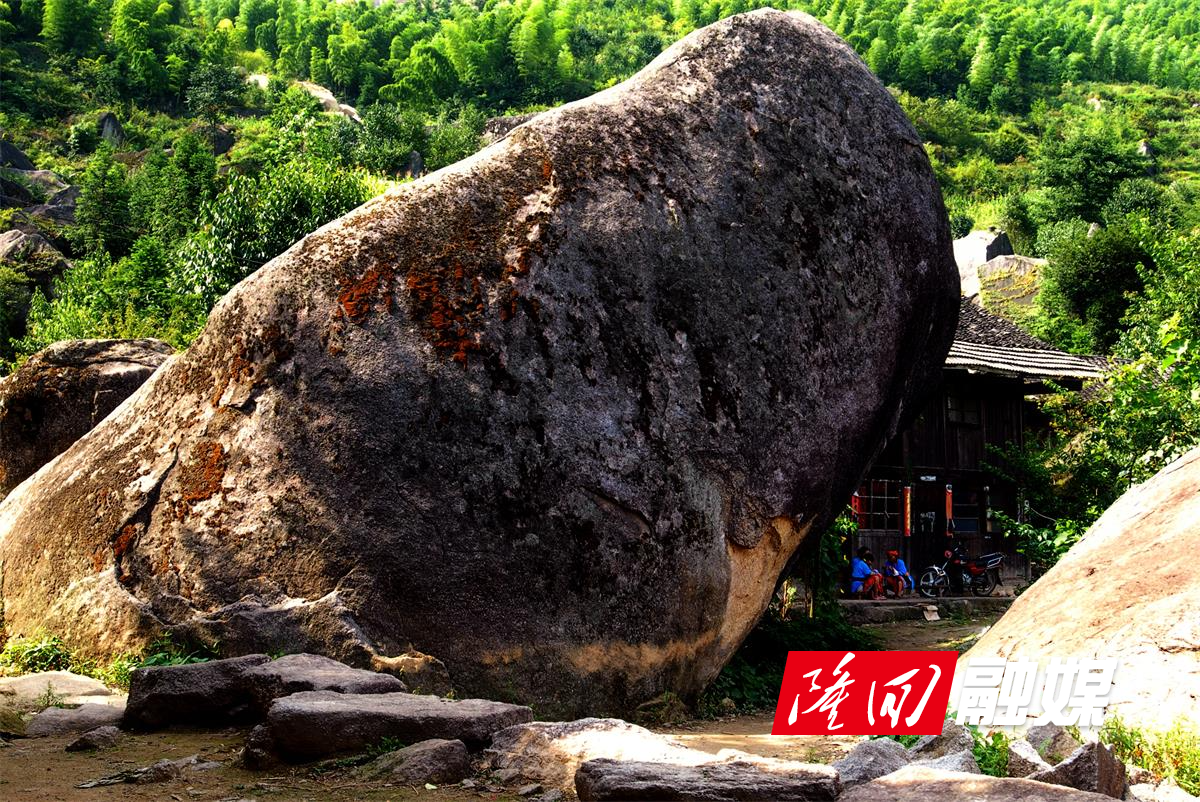 《别有洞天》摄于虎形山  摄影：孙剑明_th.jpg