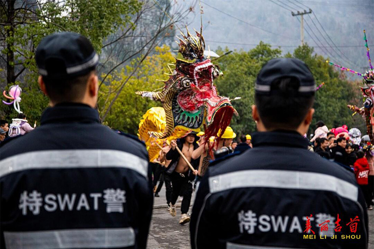 吉首公安圆满完成元宵节系列安保任务1.jpg