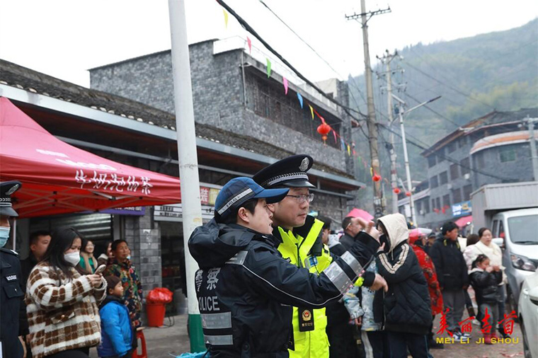 吉首公安圆满完成元宵节系列安保任务4.jpg