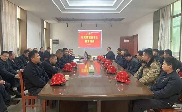 上班的第一次活动是班组安全活动.jpg