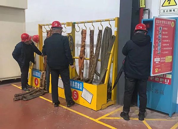 公司开展查设备设施安全状态检查.jpg