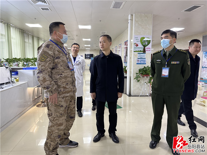 童勋海一行到体检现场视察.jpg