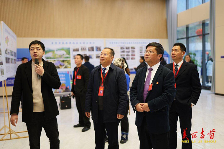 聚焦两会｜代表委员视察重点项目 汇聚发展合力2.jpg
