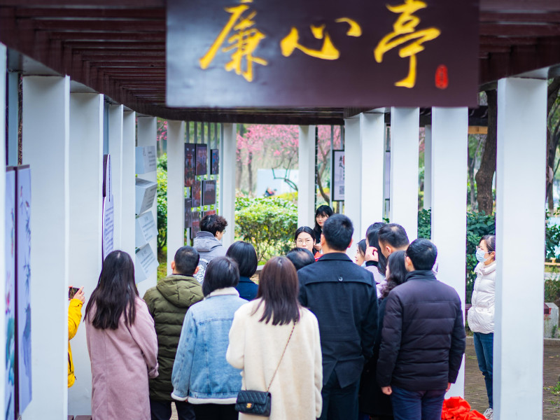 “廉心亭”開(kāi)園，黨員干部和群眾紛紛來(lái)趕這趟新年新“廉”洗心之旅。 均為長(zhǎng)沙晚報(bào)全媒體記者 李卓 攝