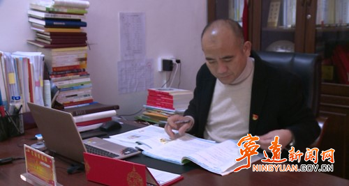 【代表风采】曹俊：倾心育人  用心履职_副本500.jpg