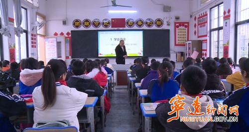 【代表风采】曹俊：倾心育人  用心履职2_副本500.jpg