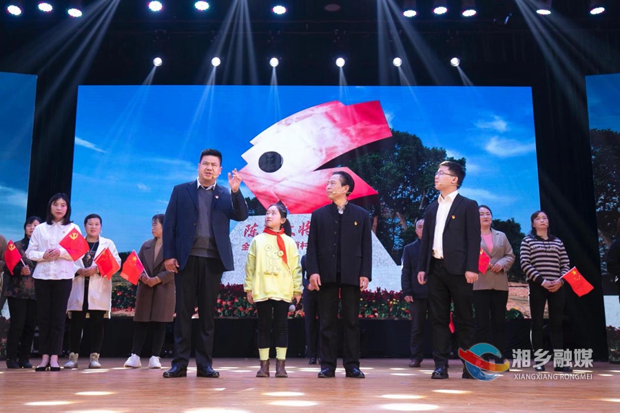 情景表演《向大将报告》.jpg