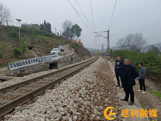 铁路.jpg 铁路.jpg