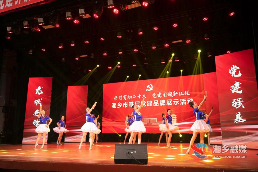 快板舞《奋进铸辉煌》.jpg
