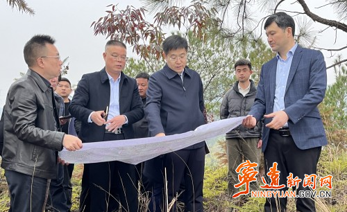 胡勇剛調研殯儀館搬遷和新公墓區建設工作1_副本500.jpg