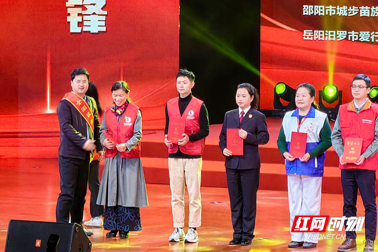 赞！吉首市“启明工作室”再获省字号荣誉.jpg