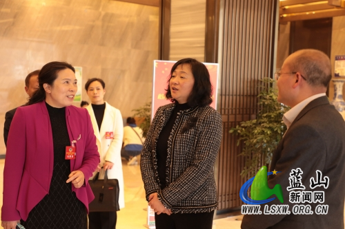 邓群看望县政协委员.jpg 邓群看望县政协委员.jpg