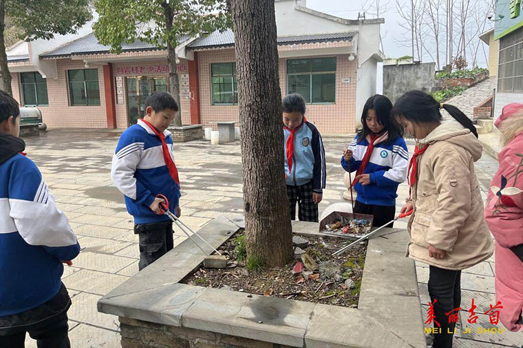 雷锋精神我传承 青春闪耀志愿行 吉首市各学校积极开展“学雷锋”志愿服务活动8.jpg