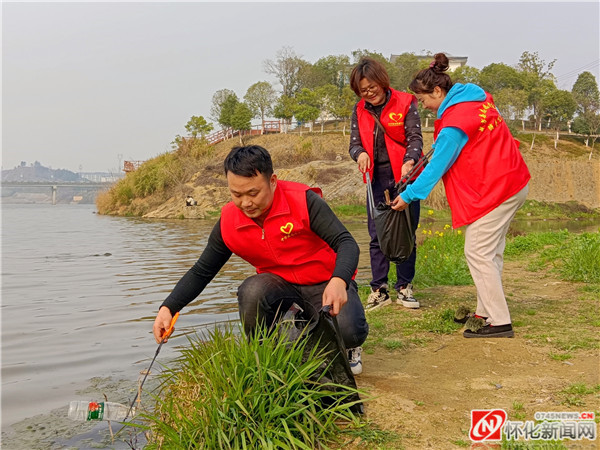 袁利华：愿做一道微光 温暖照亮他人