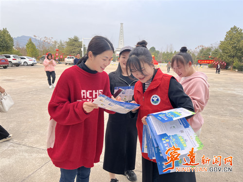 宁远乡镇开展“迎三八 携妇联 禁种铲毒正当时”_副本500.jpg