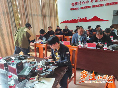宁远九嶷山国家级自然保护区开展科研监测技术培训_副本500.jpg