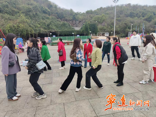 宁远：趣味竞赛庆祝“三八”妇女节活动_副本500.jpg