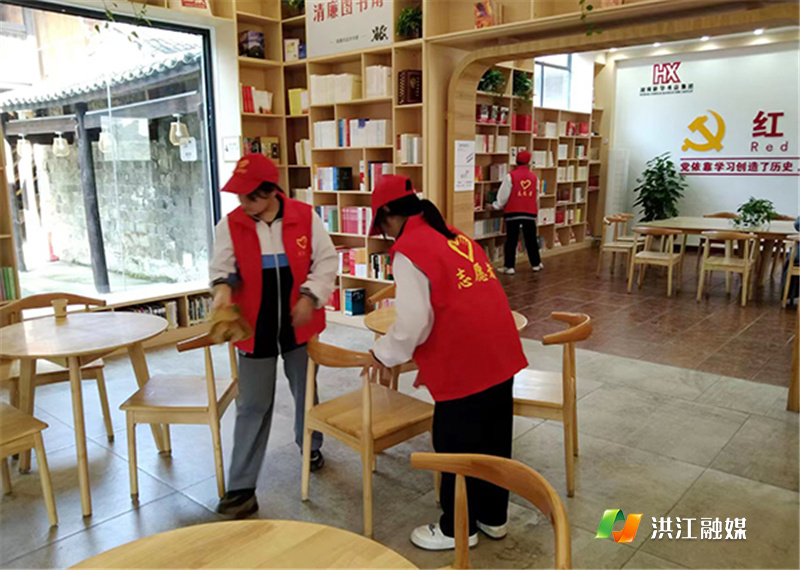 易烊千玺粉丝公益图书馆志愿者活动.jpg