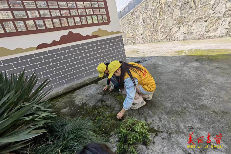 春日“学雷锋” 情暖敬老院4.jpg